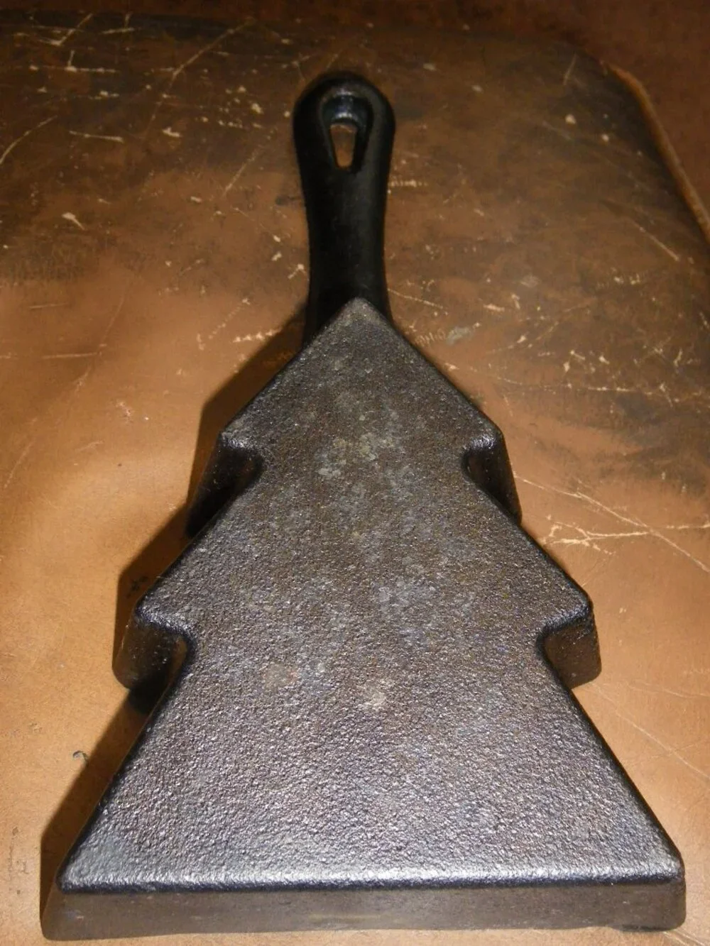 Small Cast Iron Evergreen Christmas Tree Mold Pan